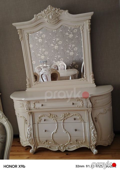 Klassik üslubda böyük güzgülü konsol/dresser - Rəng: krem/ivori — Masazır