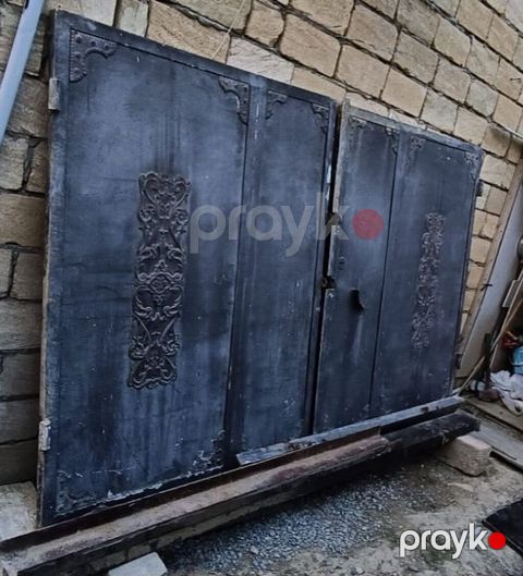 Dəmir giriş qapısı – massiv, üç bölməli konstruktor. - Material: qalın — Bakı