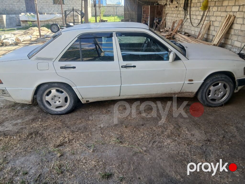 Mercedes-Benz 190 (W201) – sedan Xüsusiyyətlər: - Kuzov: 4 qapılı — Avtomobillər, Bakı (4)