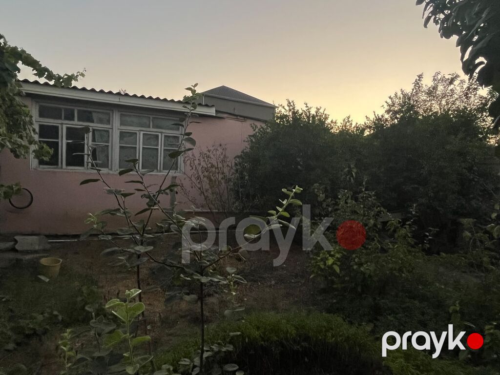 Satılır: həyəti olan fərdi yaşayış evi - Torpaq sahəsi: həyətyanı bağ — Ev, villa, Bakı (2)