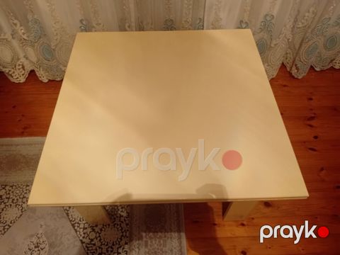 Kvadrat formalı klassik masa - Rəng: açıq krem/ivori - Forma: kvadrat — Bakı