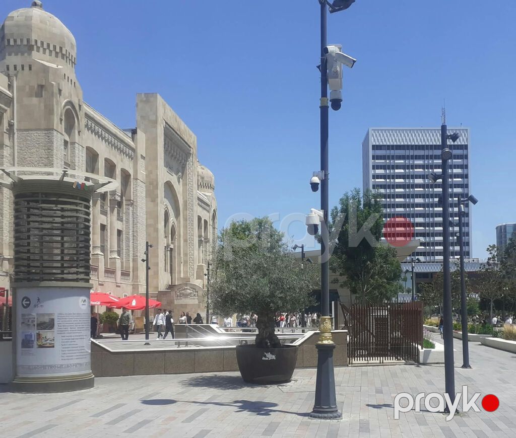 Şəhərin 28 may ərazisində Mərkəzi bank.28 Moll. Milli Konservatoriya — Mənzil, Bakı (10)