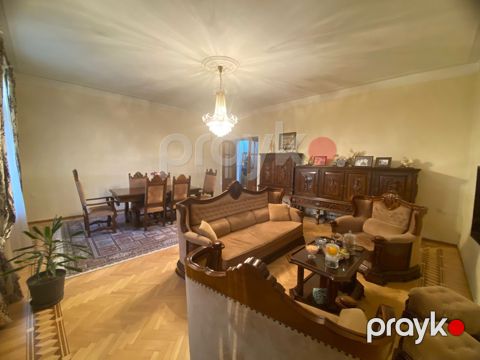 Satılır 4 otaqlı köhnə tikili 100 m² — Bakı