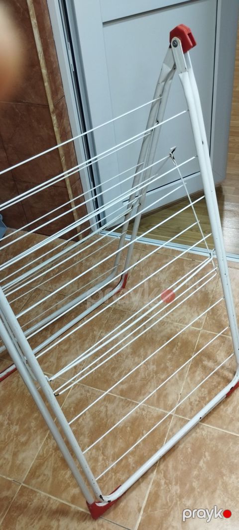Qatlanan paltarqurudan asqı - Material: metal karkas, toz boya örtüyü — Bakı