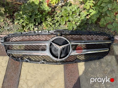 Mercedes ön radiator barmaqlığı — Bərdə