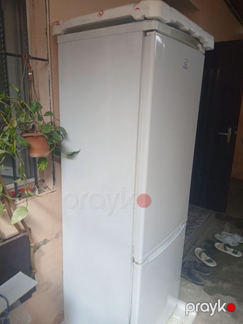 Indesit ikiqapılı soyuducu - Rəng: ağ - Üst kamerada soyuducu bölmə — Bakı
