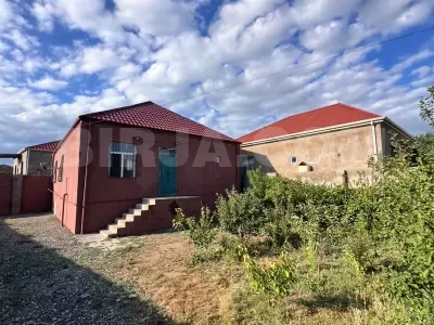Pirşağı qəsəbəsində həyət evi satılır — Ev, villa (7)