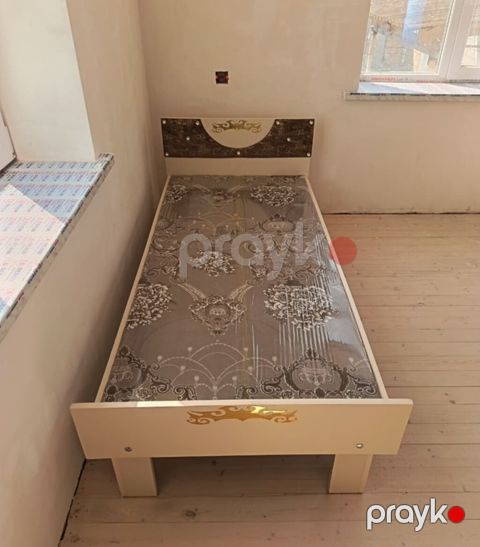 Taxt çarpayı – tək nəfərlik - Ölçü: təxmini 90x190 sm (vizual olaraq — Mehdiabad