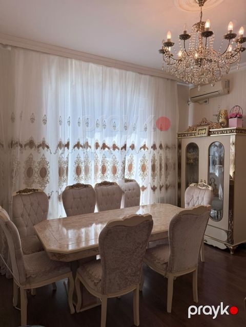 Masa dəsti satılır 550₼. 8 oturcağı var.Ünvan Hövsan — Bakı