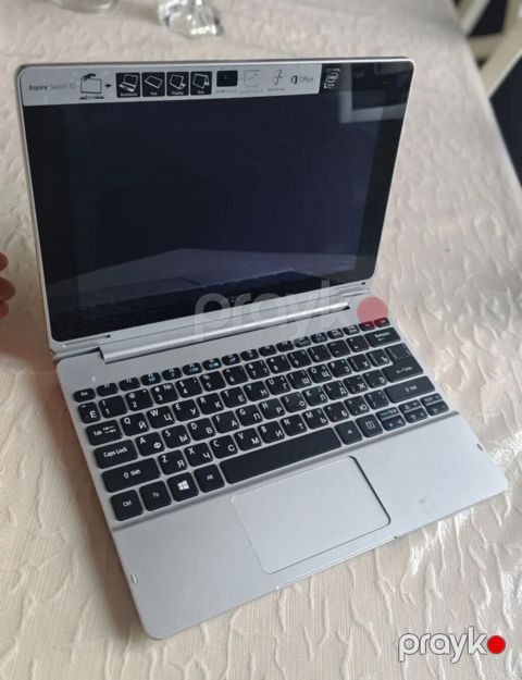 Acer Aspire Switch 10 – 2‑in‑1 planşet/noutbuk Xüsusiyyətlər: - 10.1" — Masazır