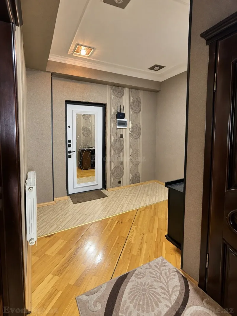 Satılır 3 otaqlı Mənzil Yeni tikili 130 m² Bakı, Yasamal r., İnşaatçılar m — Mənzil, Bakı (4)