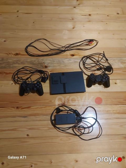 Salam.Her bir seyi islekdir.Qiymetde razilasmaq olar. PlayStation 2 — Bakı