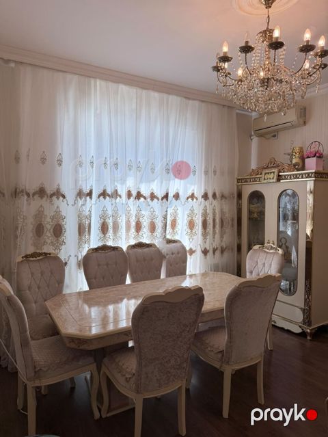 Masa dəsti satılır 550₼. 8 oturcağı var.Ünvan Hövsan — Bakı