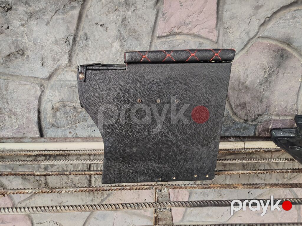 4 kaplaq ve qolaltı hamısı bırlımde 20 AZN. maraqlananlar 0515356088 — Avtomobil qapağı, Masazır (4)