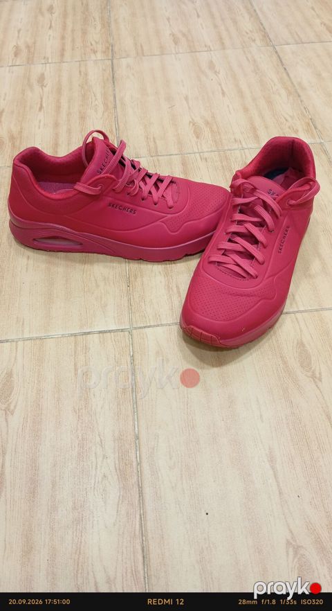 Skechers idman ayaqqabısı - Model: Skechers (yan və dil hissəsində — Bakı