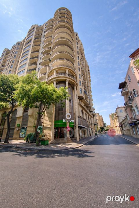 Satılır 5 otaqlı yeni tikili 250 m² — Bakı