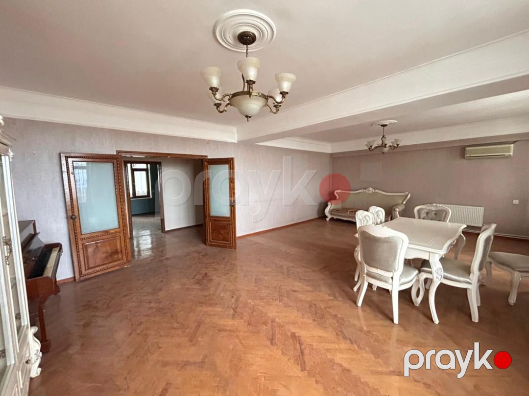 Satılır 5 otaqlı köhnə tikili 200 m² — Mənzil, Bakı (4)