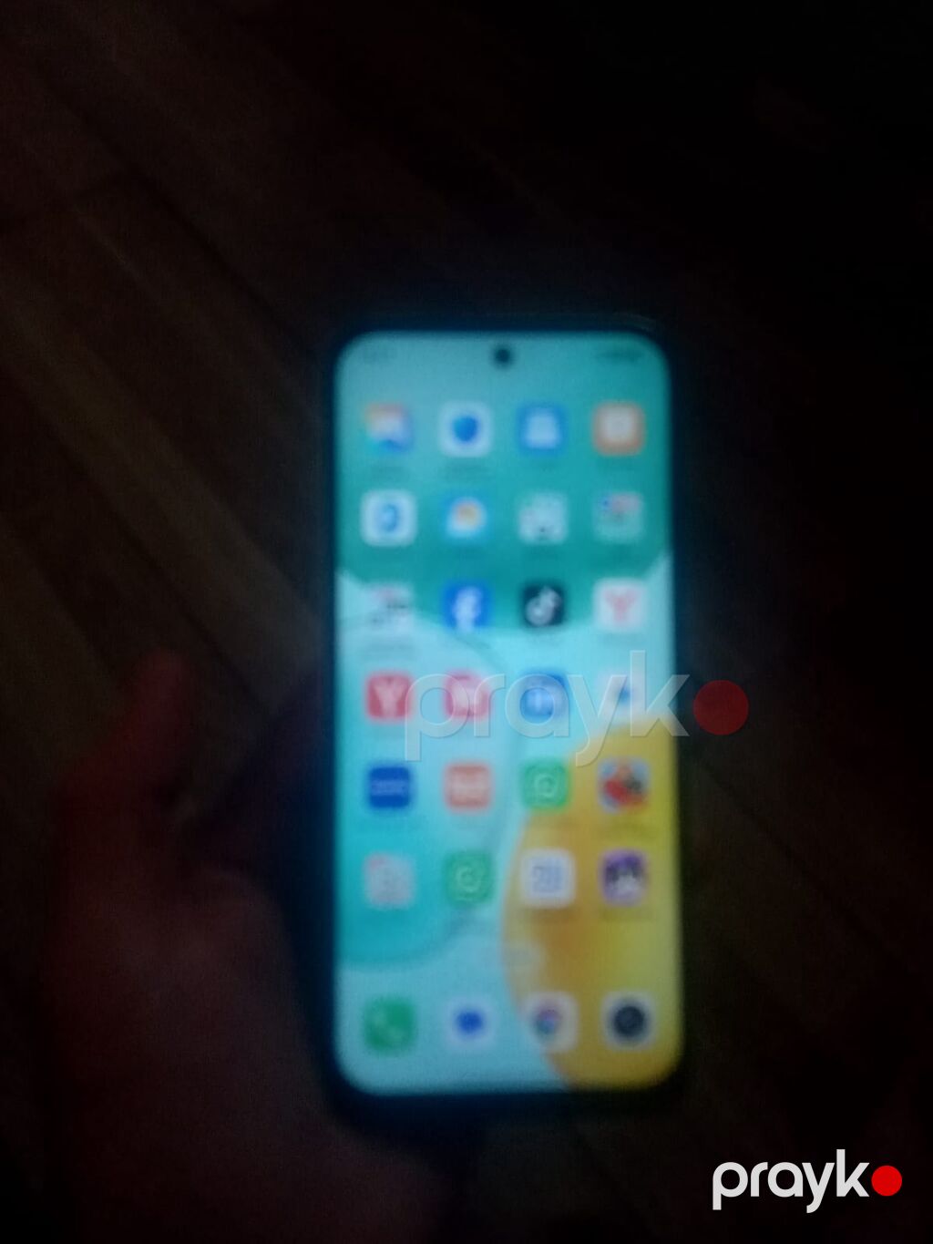 Smartfon – ağ rəngdə korpus, arxa hissədə dörd kameralı modul dizaynı — Digər smartfonlar, Saray (4)