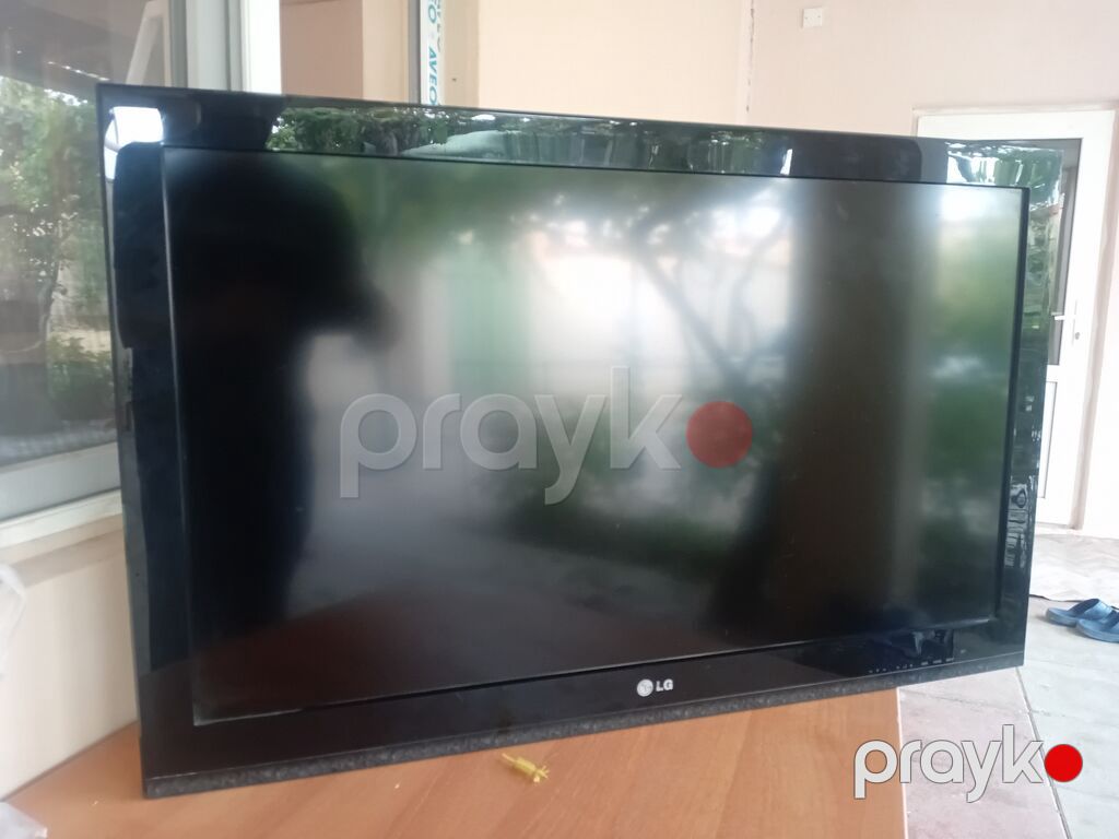 LG LCD televizor - Ekran: təxminən 32–37 düym diaqonallı, parlaq qara — Televizorlar, Digah (2)