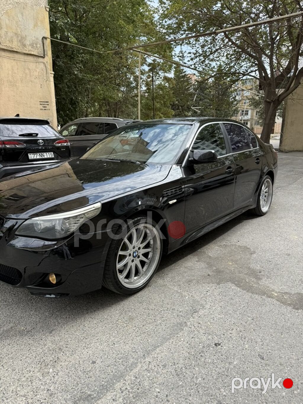 BMW 5 Series sedan – E60 kuzov, qara rəng. Xüsusiyyətlər: - Kuzov: 4 — Avtomobillər, Bakı (3)
