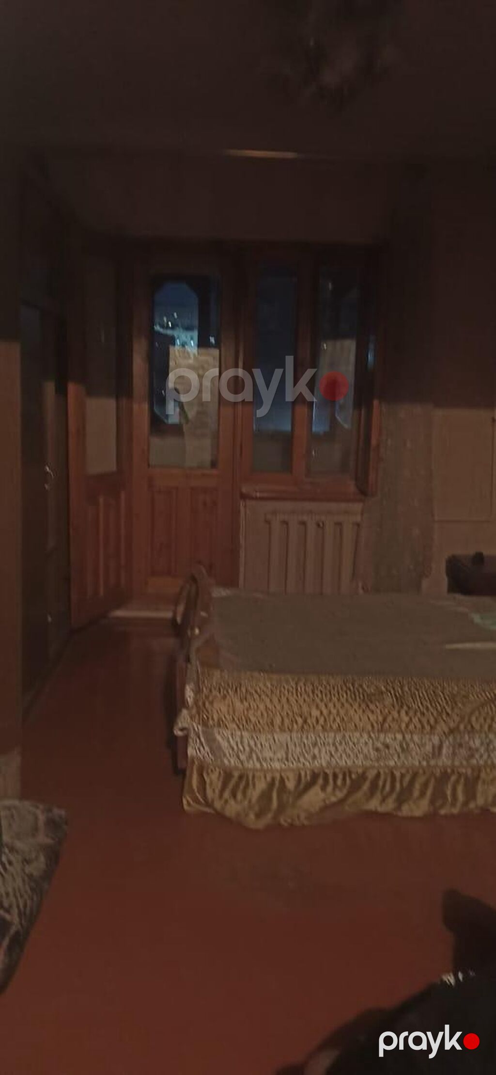 Salam hər vaxdınız xeyir olsun Xalqlarda metronun yanında köhnə tikili — Mənzil, Bakı (2)
