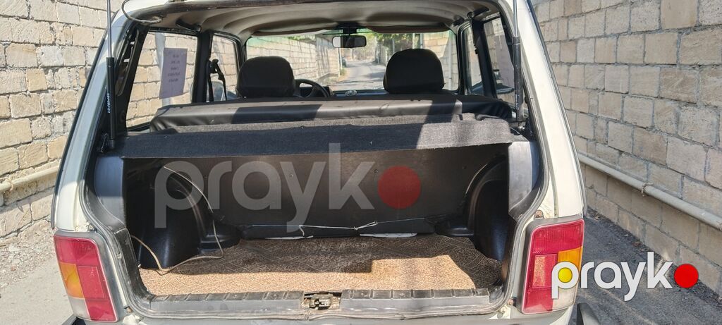 Lada Niva 4x4, ağ rəng, beşqapılı kuzov. Arxa ötürücülü/qoşulan tam — Avtomobillər, Mingəçevir (3)