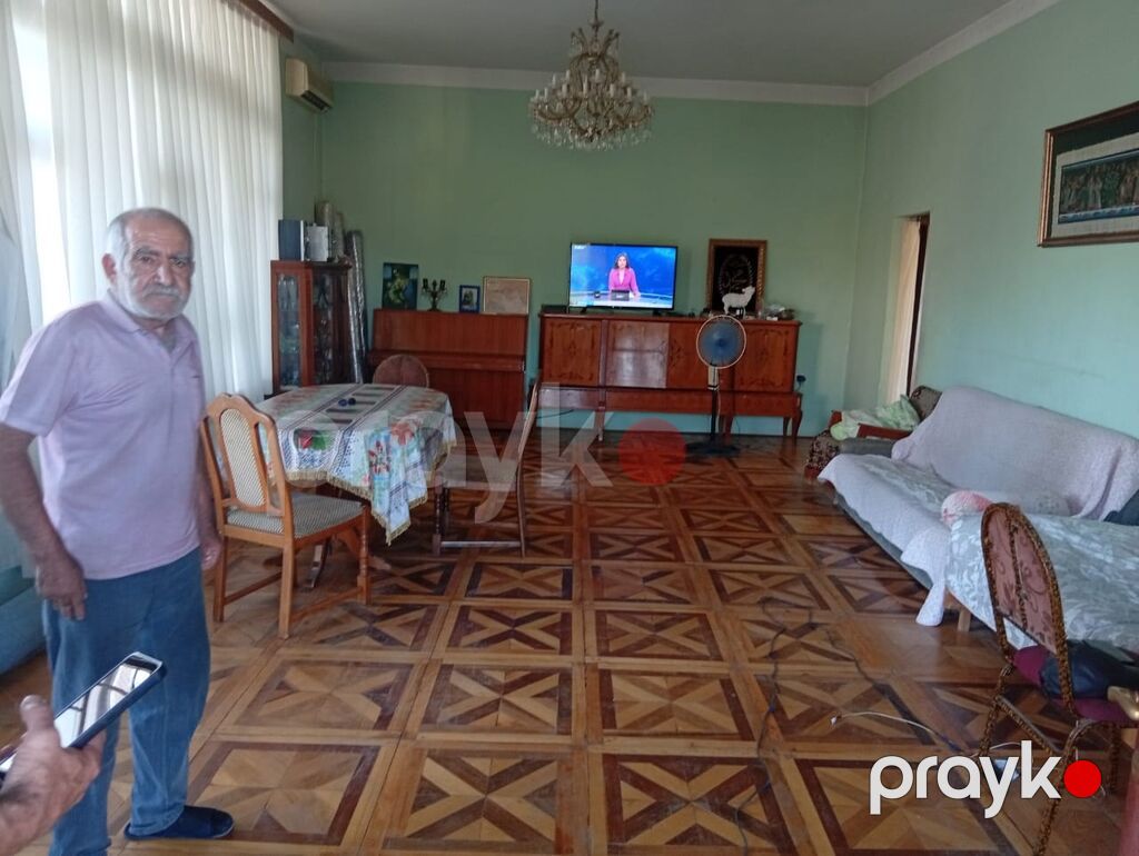 Geniş həyətyanı sahəsi və uzun eyvanı olan fərdi yaşayış evi — Ev, villa, Bakı (4)