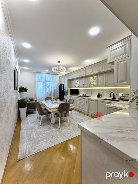 Satılır 4 otaqlı yeni tikili 220 m² — Bakı