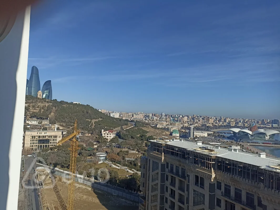 5 otaqlı mənzil, 395 m², Qurban Abbasov kucesi — Mənzil, Bakı (2)
