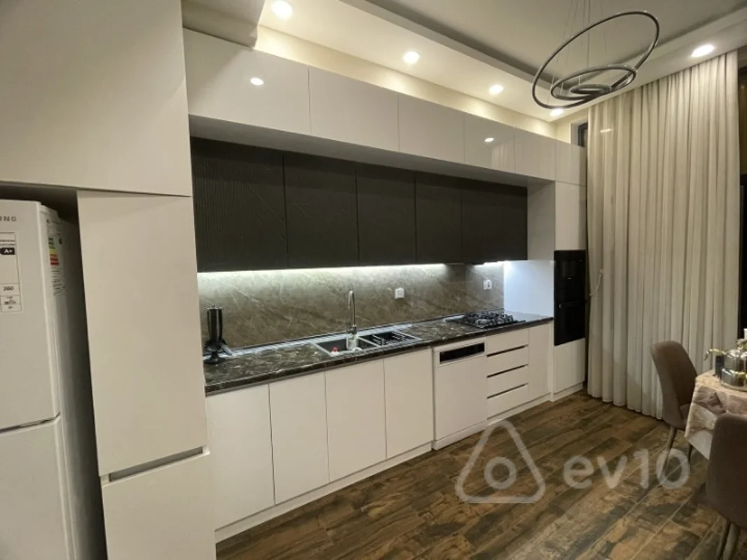 3 otaqlı mənzil, 100 m², Süleyman Rüstəm küçəsi — kirayə — Bakı