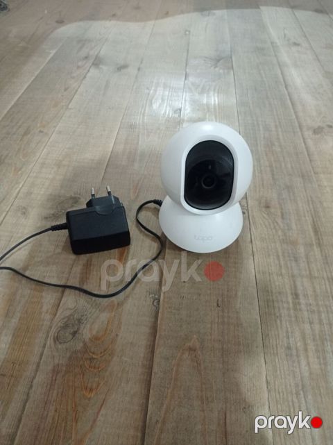 TP-Link Tapo daxili IP kamera (ağ rəng). Dönər konstruksiyalı korpus — Digah