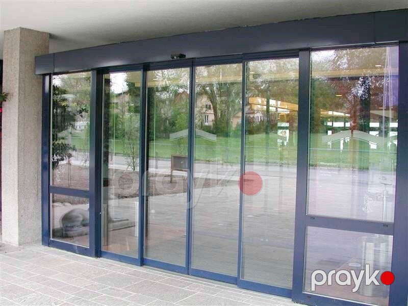 Avtomatik şüşə qapı — Pəncərələr, qapılar, balkonlar, Bakı (5)