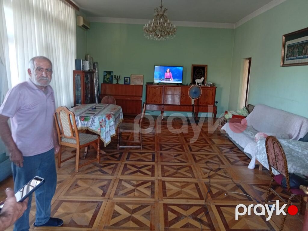 Geniş həyətyanı sahəsi və uzun eyvanı olan fərdi yaşayış evi — Ev, villa, Bakı (4)