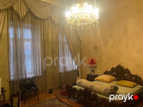 Satılır 10 otaqlı köhnə tikili 390 m² — Bakı