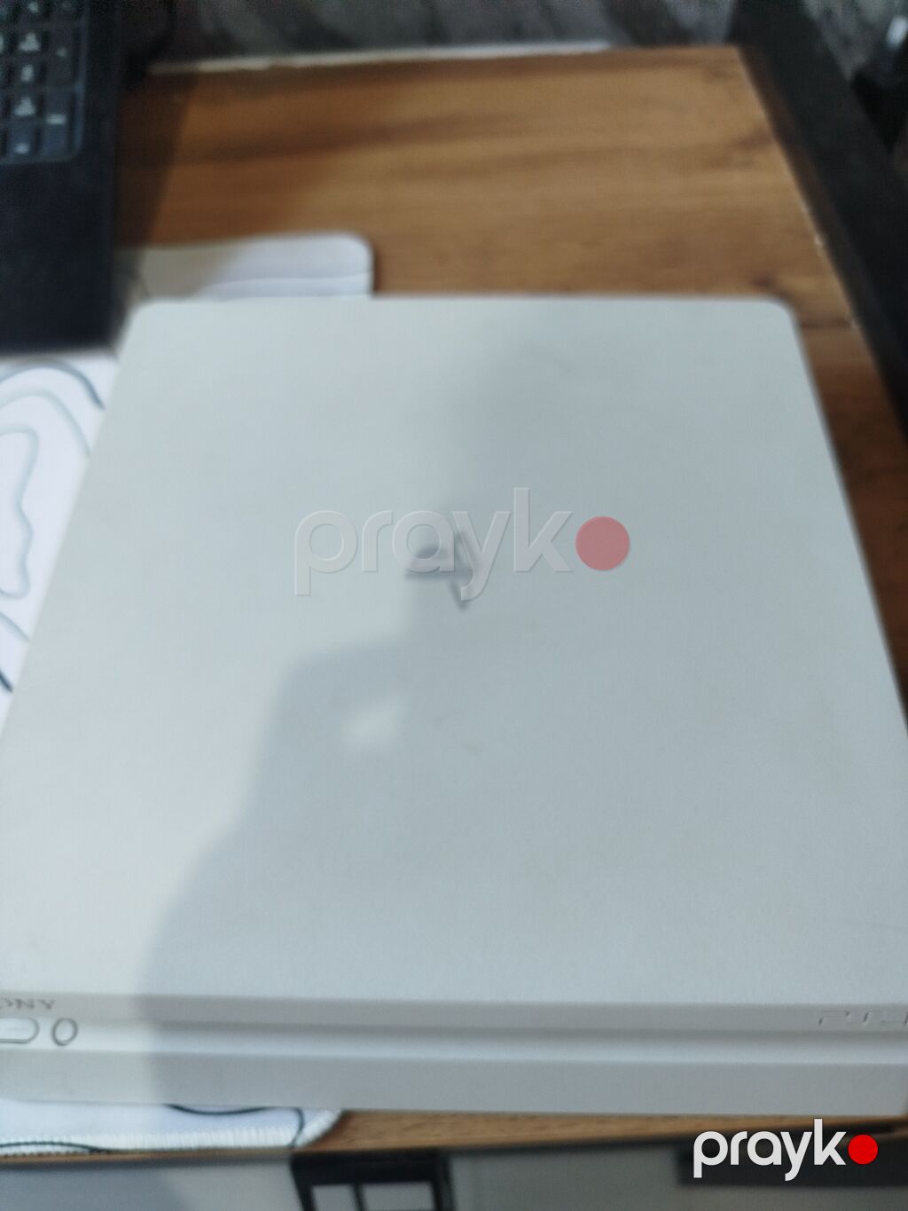 PlayStation 4 Slim (ağ rəng) + 2 ədəd simsiz dualshock tipli idarəetmə — Oyun konsolları, Bakı (4)