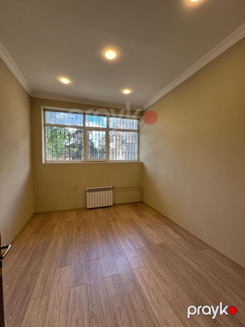 Satılır 2 otaqlı köhnə tikili 60 m² — Bakı