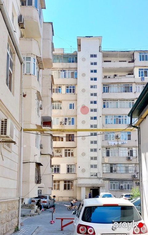 Satılır 4 otaqlı köhnə tikili 112 m² — Bakı