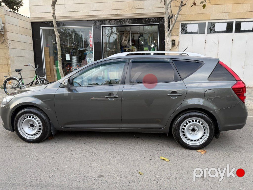 Kia Ceed SW, 1.6 L, 2010 il, 350 000 km — Avtomobillər, Bakı (9)