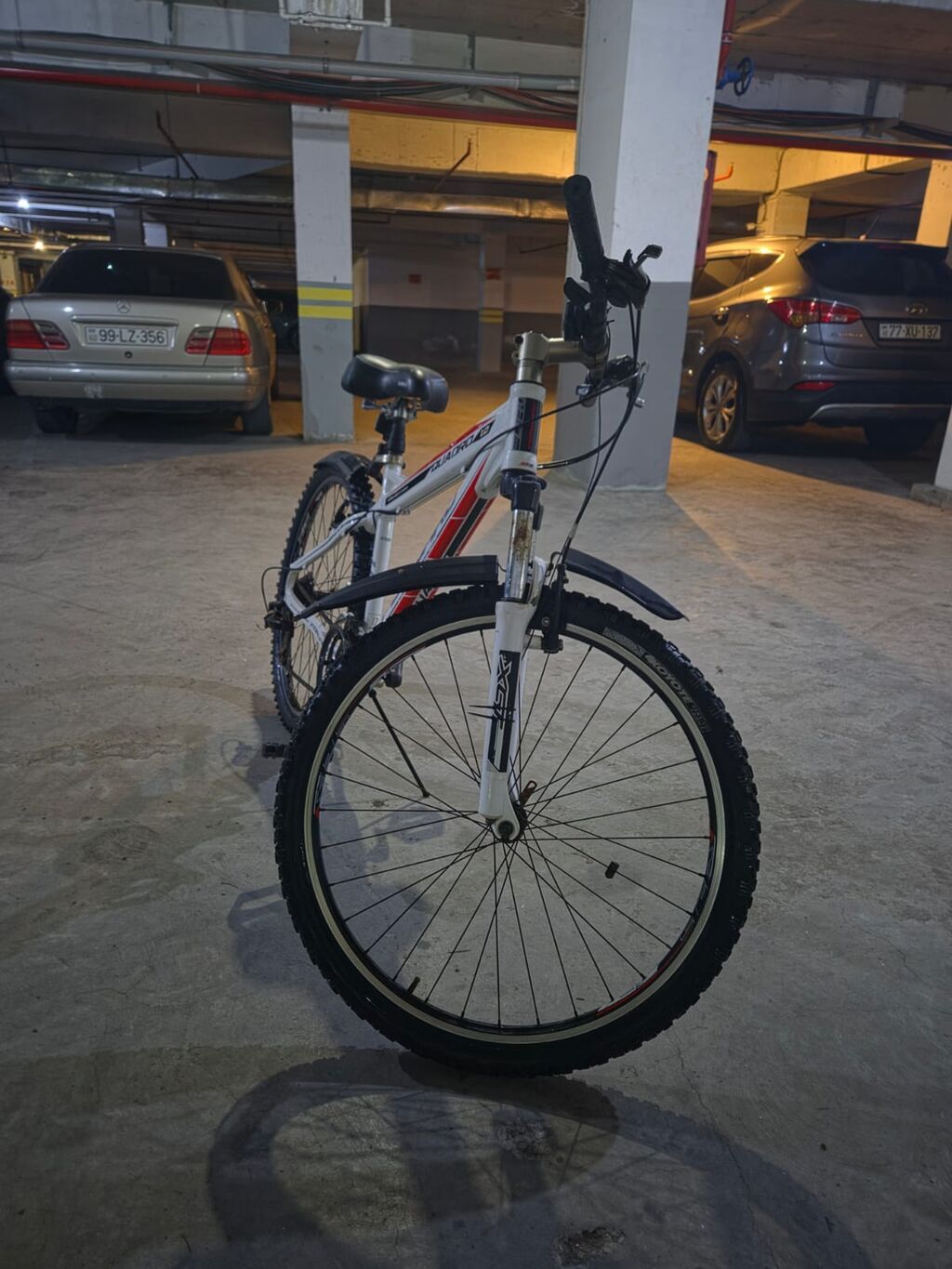 Forward Quadro 1.0 velosipedi - Rəng: ağ/qırmızı-qara qrafikalar — Dağ velosipedləri, Digah (4)