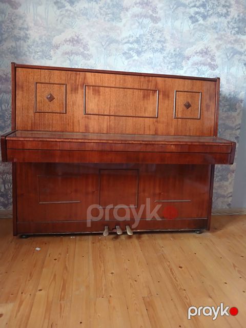 Əla vəziyyətdə piano çox istifadə olunmayıb, 3 pedallı ,normal,piano