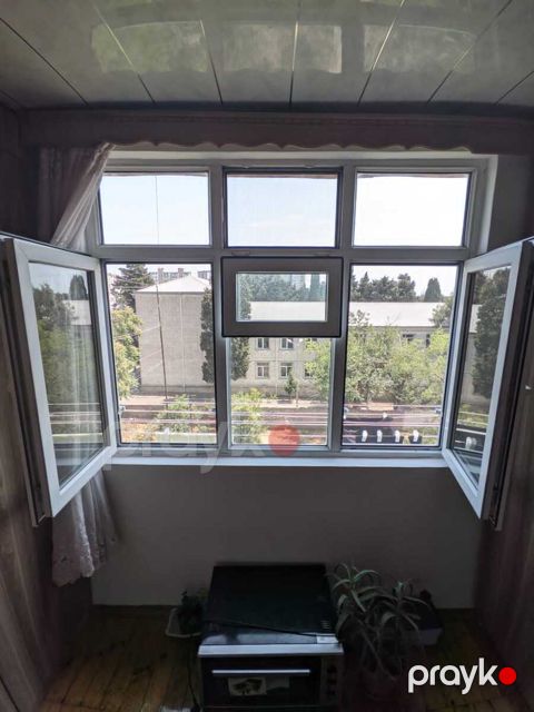 Satılır 4 otaqlı köhnə tikili 100 m² — Bakı