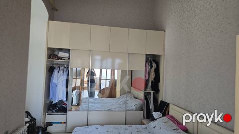 Paltar dolabi genis seliqeli islenmiş — Bakı