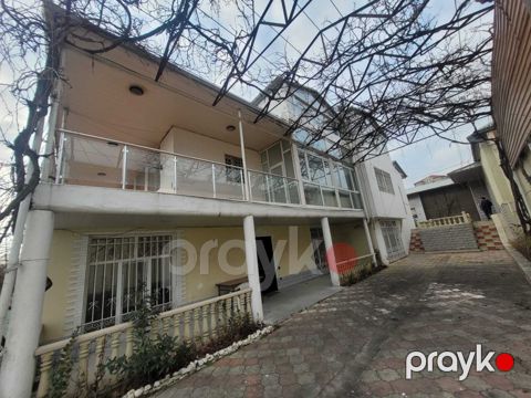 Satılır 12 otaqlı həyət evi/bağ evi 500 m² — Bakı