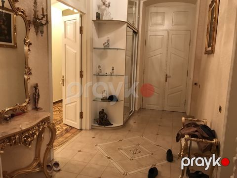 Satılır 6 otaqlı köhnə tikili 290 m² — Bakı