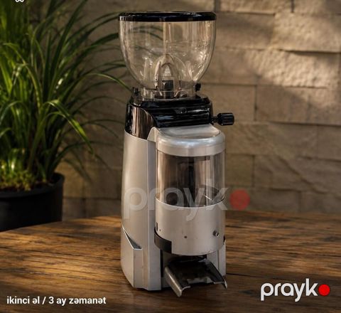 *650₼ Casadio Coffee Grinder. *3 ay zəmanət ilə.* 2ci əldir Ünvan — Bakı