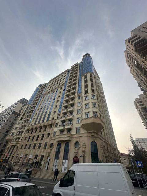 Satılır 4 otaqlı yeni tikili 242 m² — Bakı