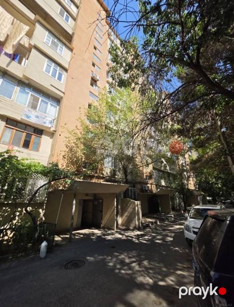 Satılır 2 otaqlı köhnə tikili 65 m² — Bakı