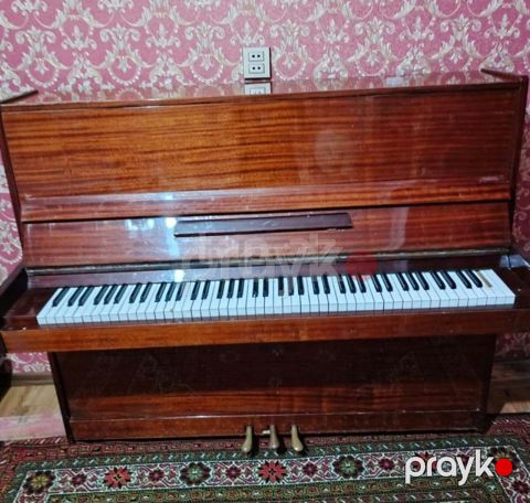Belarus istehsalı piano — Bakı