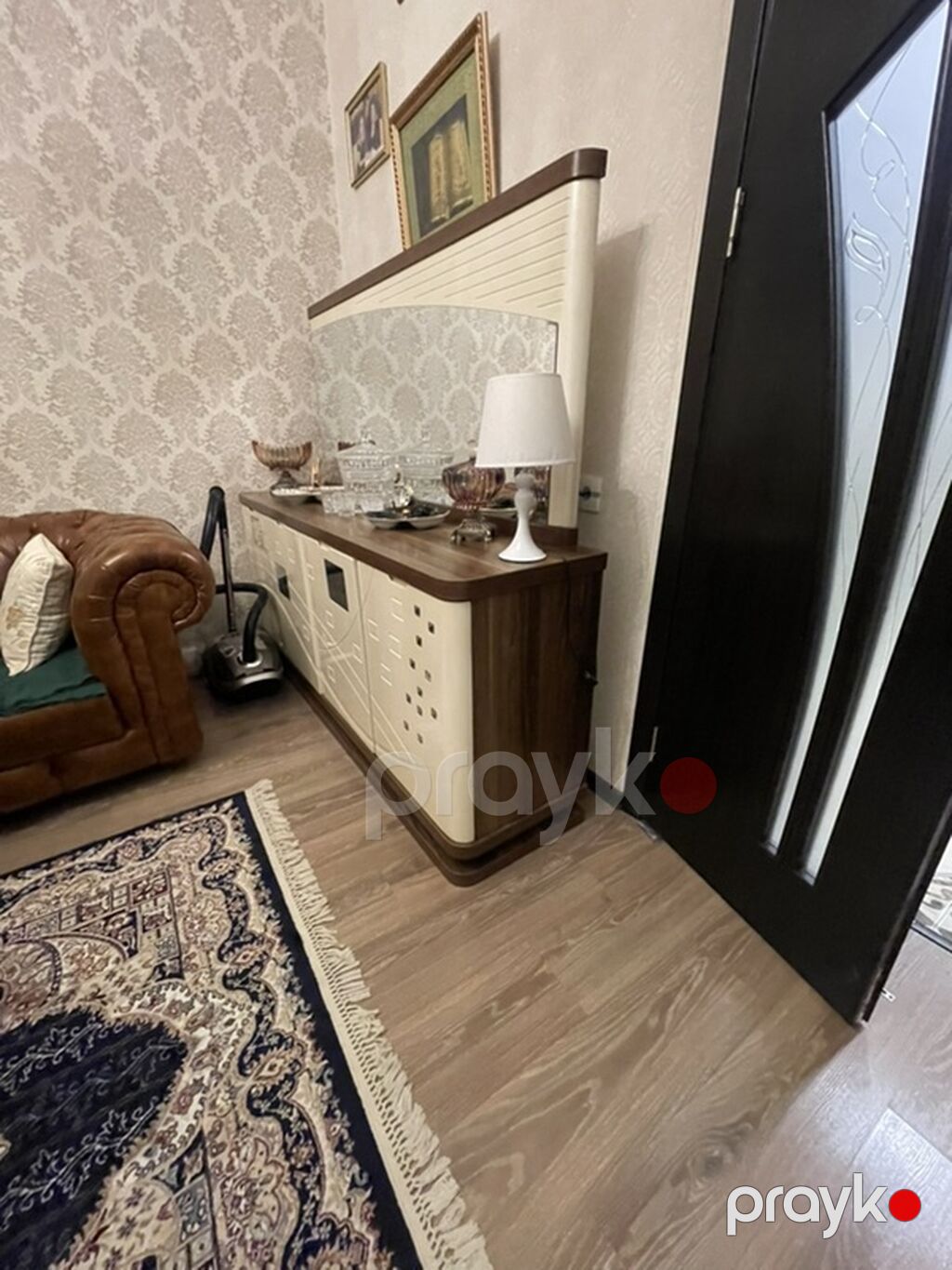 Yemək otağı üçün bufet-güzgü dəsti - Dizayn: İki rəngli (qoz ağacı — Şkaflar, Bakı (3)