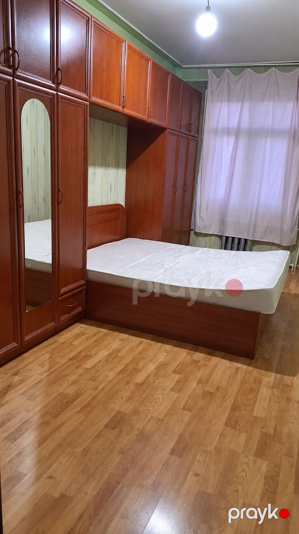 2 otaqlı mənzil – mebellə və texnika ilə - Geniş zal: divan, xalça — Mənzil, Bakı (4)